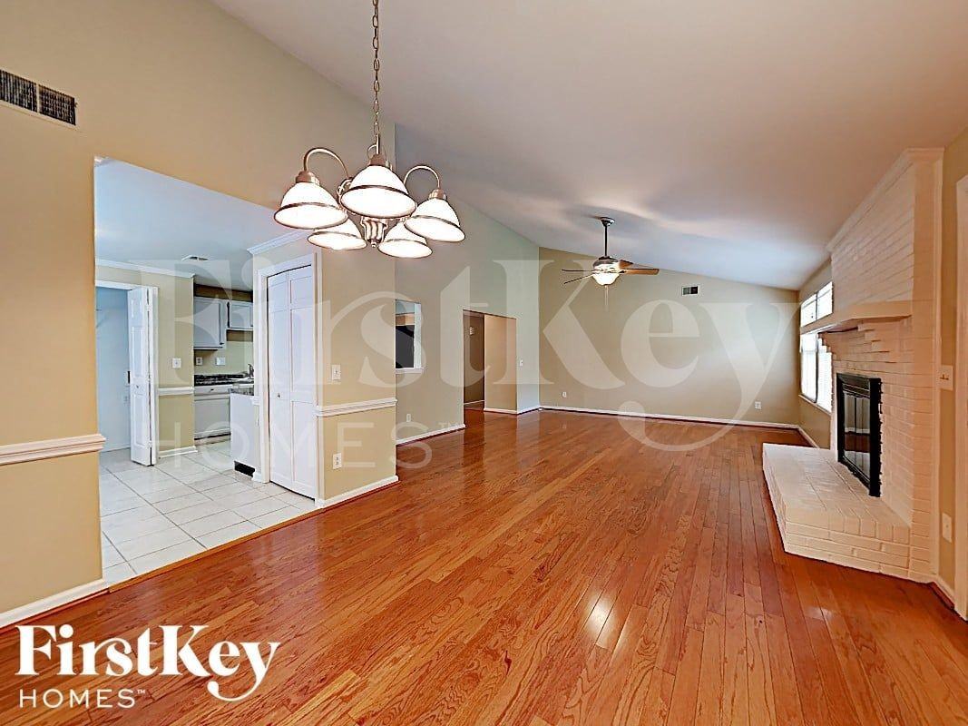 7209 Brigmore Dr - Photo 4 of 13