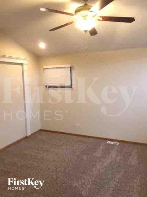 534 N Longwood Dr - Photo 6 of 12
