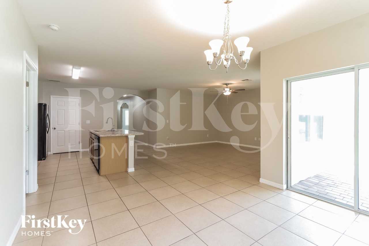 4527 Antioch St - Photo 3 of 17