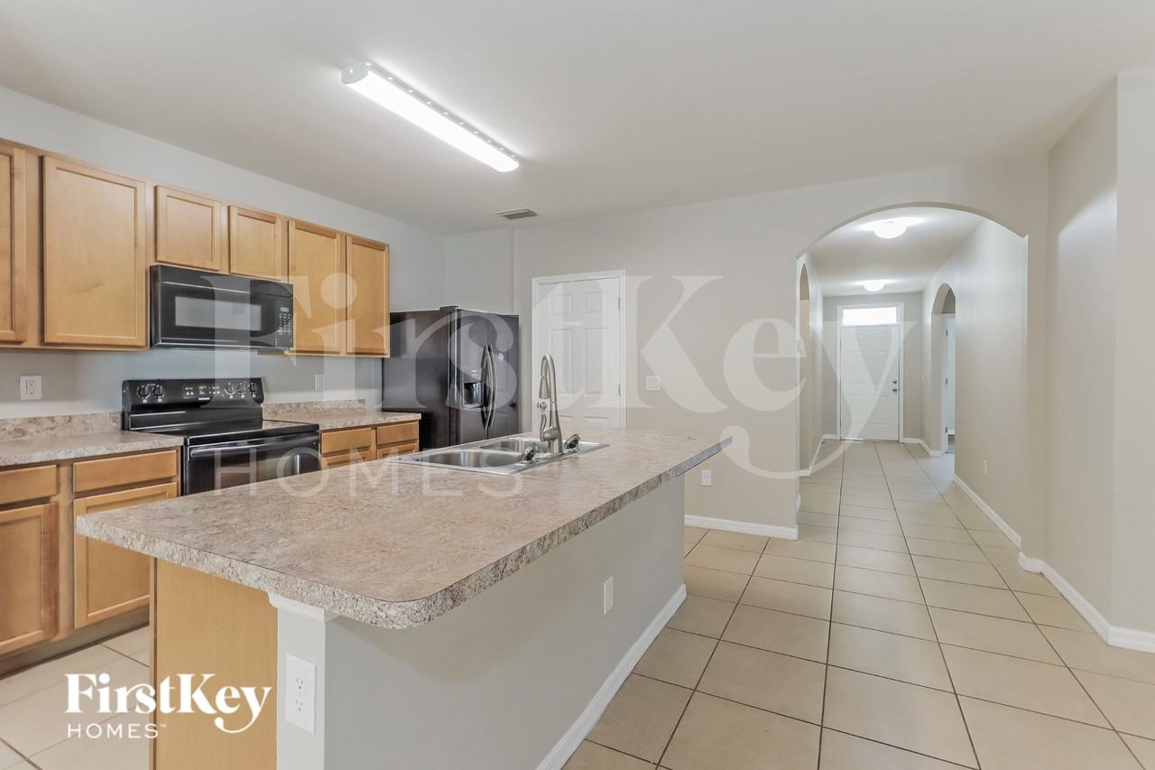 4527 Antioch St - Photo 4 of 17