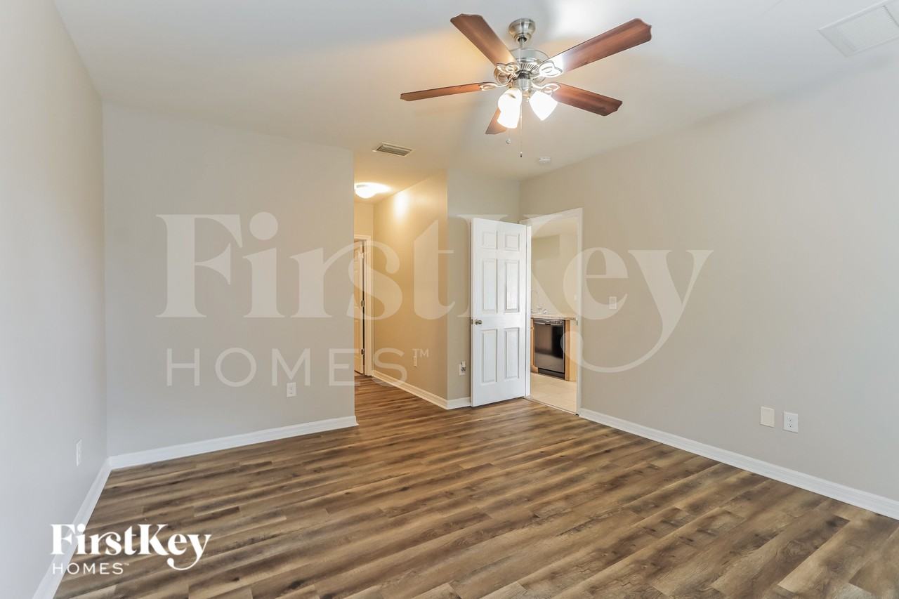 4527 Antioch St - Photo 6 of 17