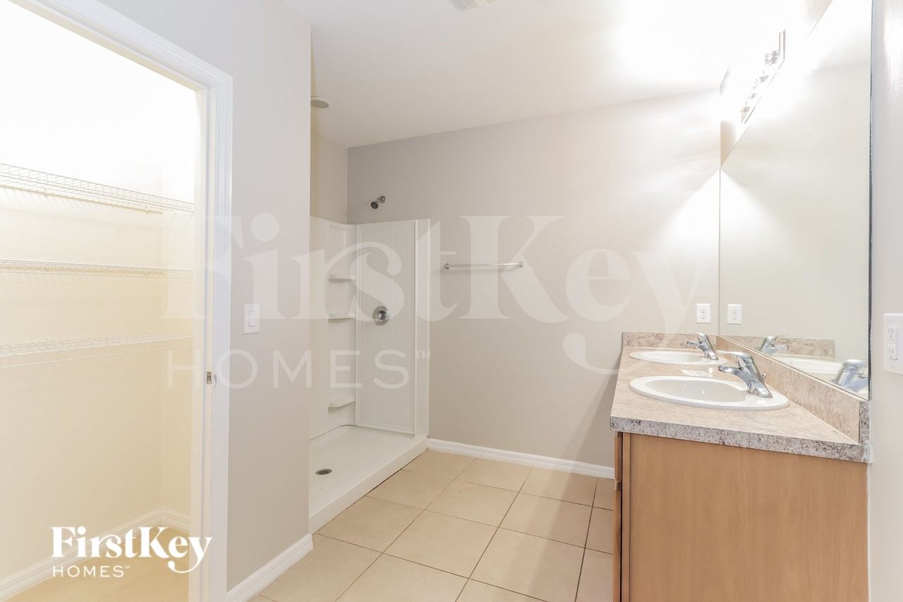 4527 Antioch St - Photo 7 of 17