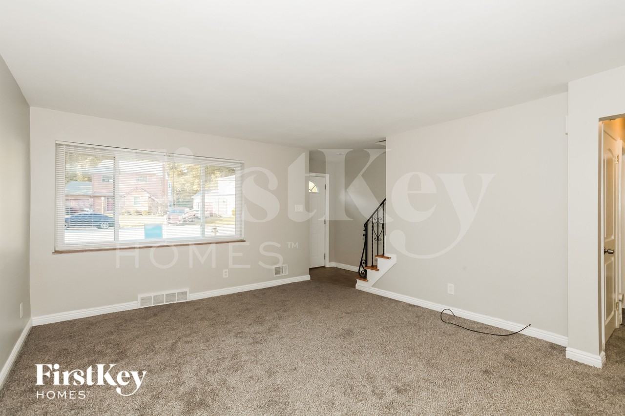 2945 Hull Ave - Photo 4 of 16