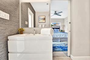Ne 18th Ave - Photo 5 of 8