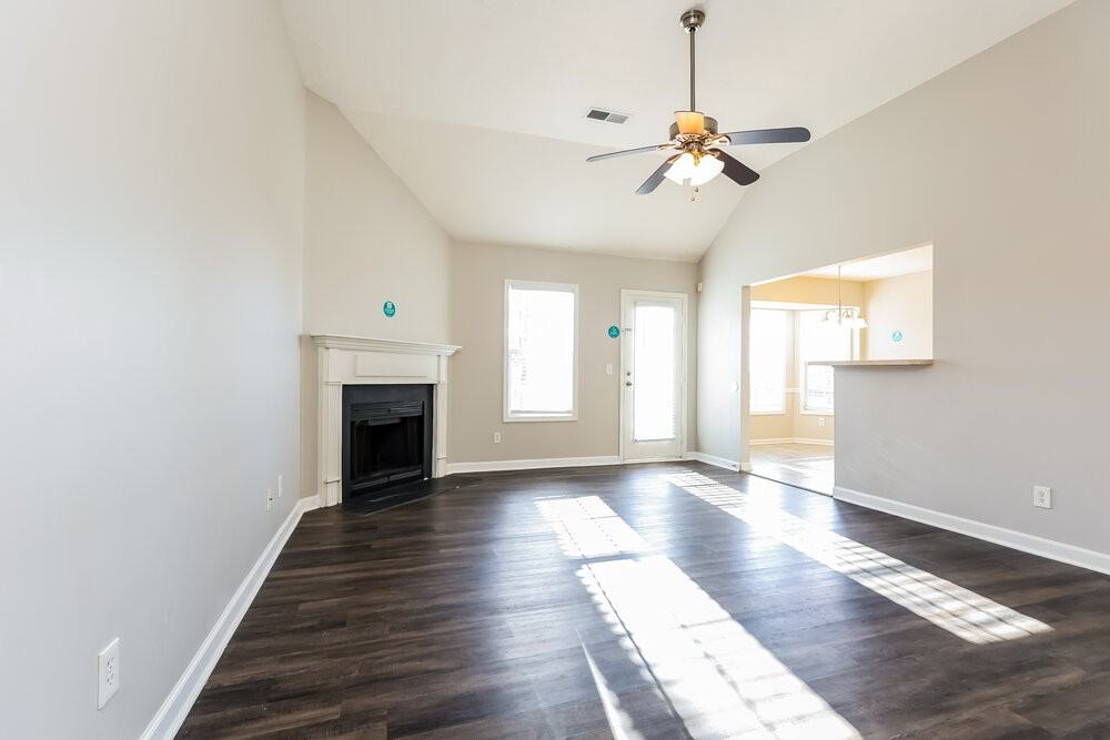 346 Clearlake Dr - Photo 4 of 17