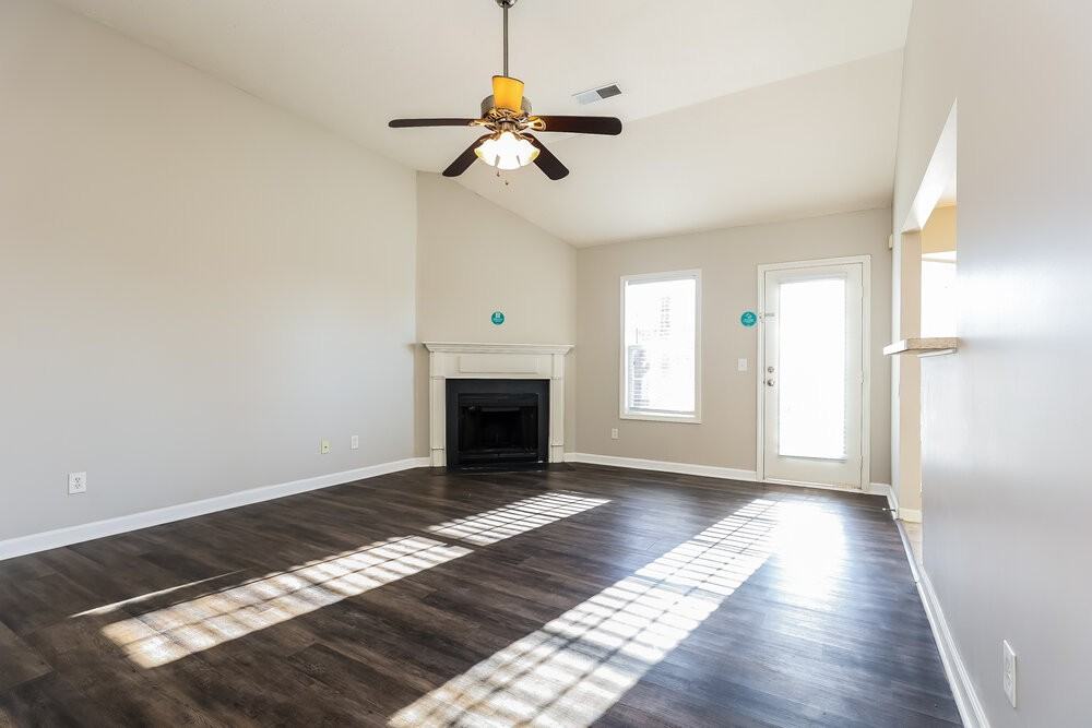 346 Clearlake Dr - Photo 5 of 17