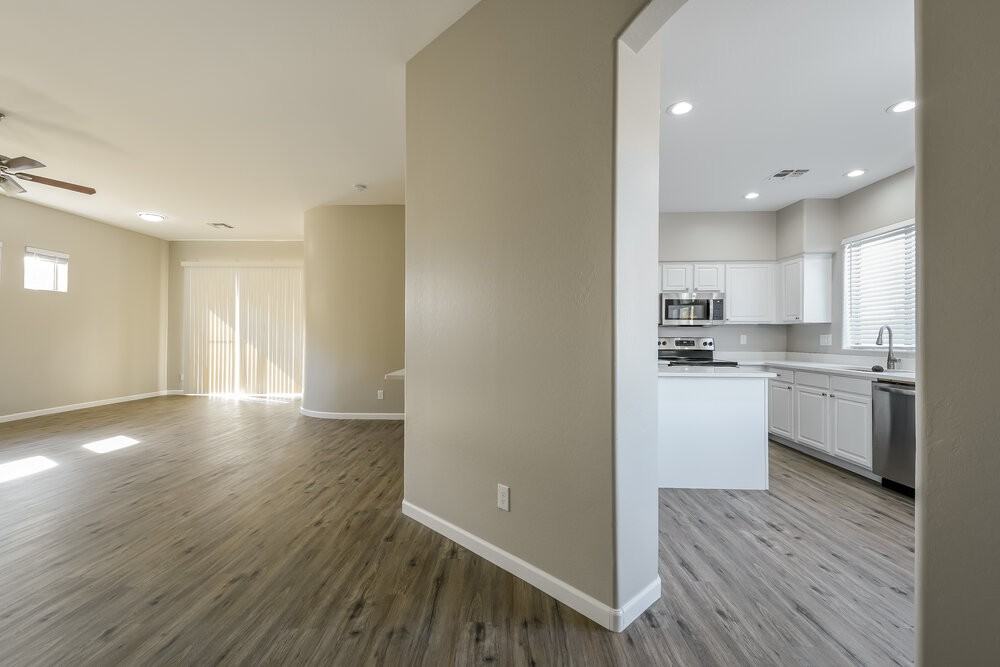 20246 N 63rd Dr - Photo 3 of 16