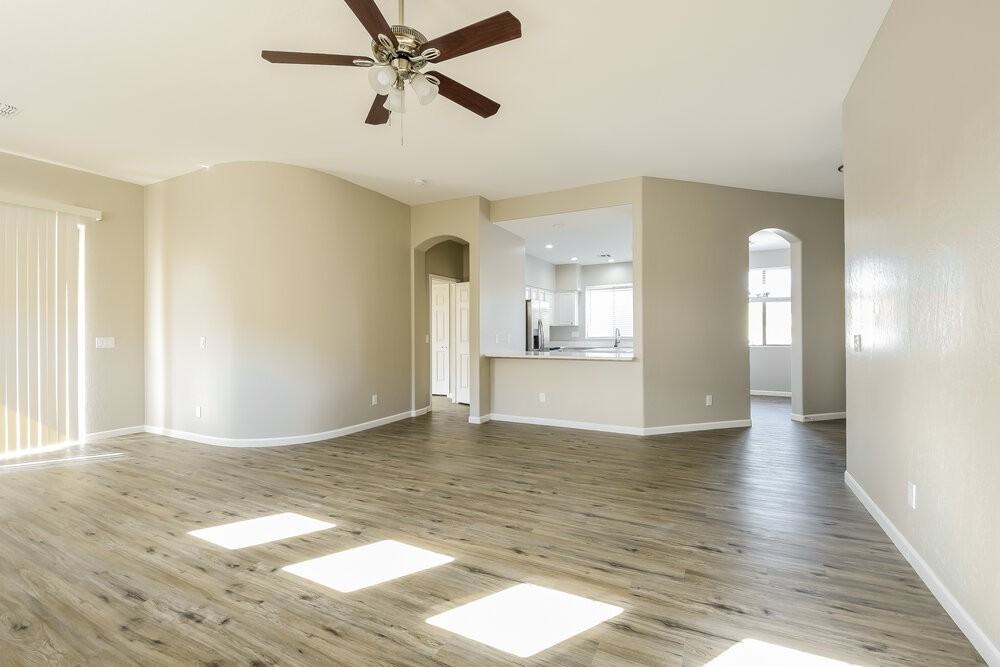 20246 N 63rd Dr - Photo 4 of 16