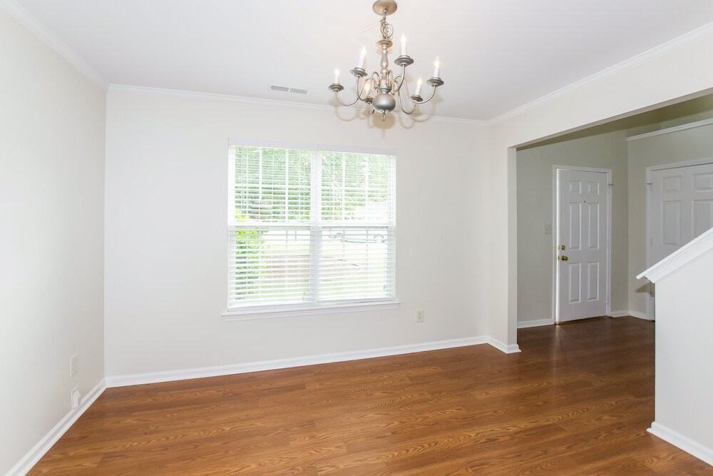 2705 Thornburg Ct - Photo 3 of 16