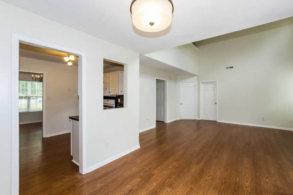 2705 Thornburg Ct - Photo 4 of 16