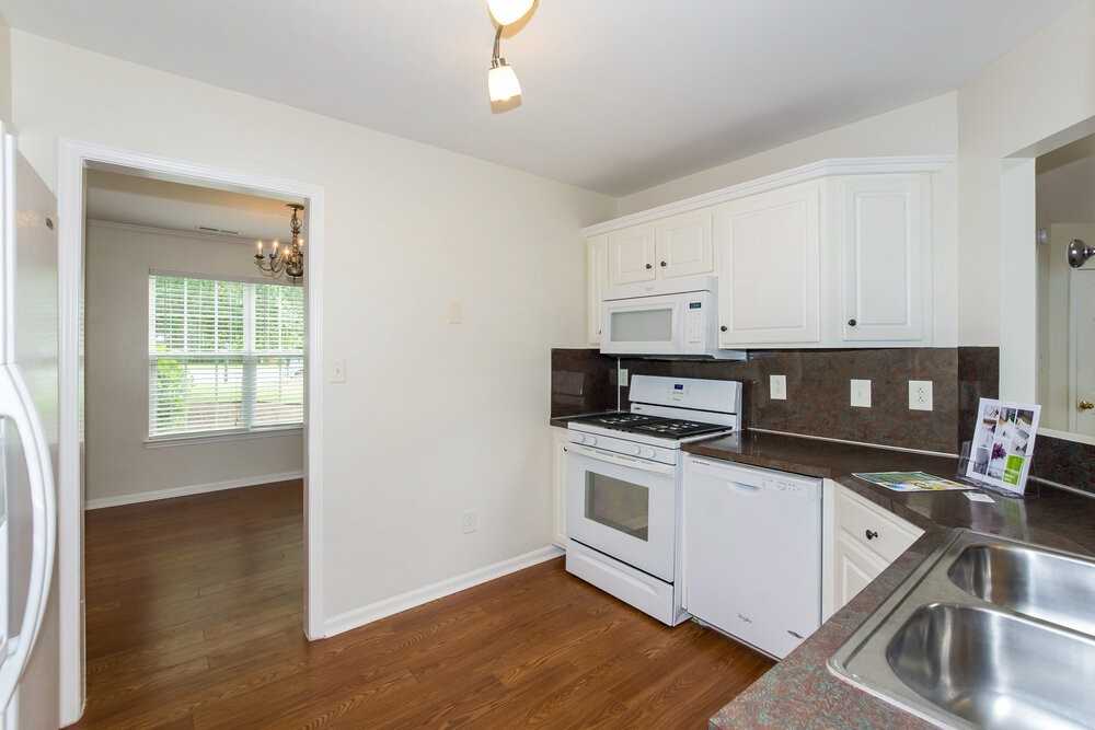 2705 Thornburg Ct - Photo 6 of 16