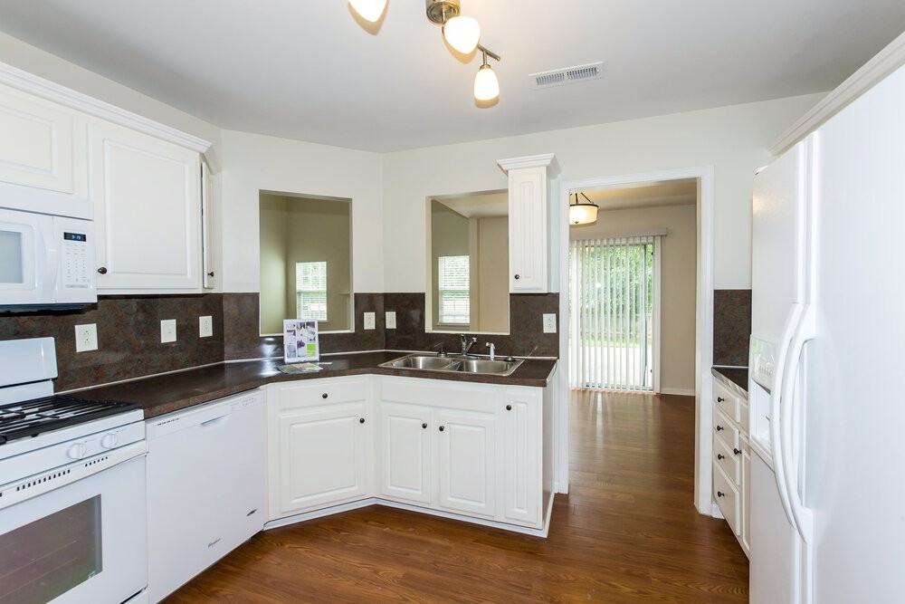 2705 Thornburg Ct - Photo 7 of 16