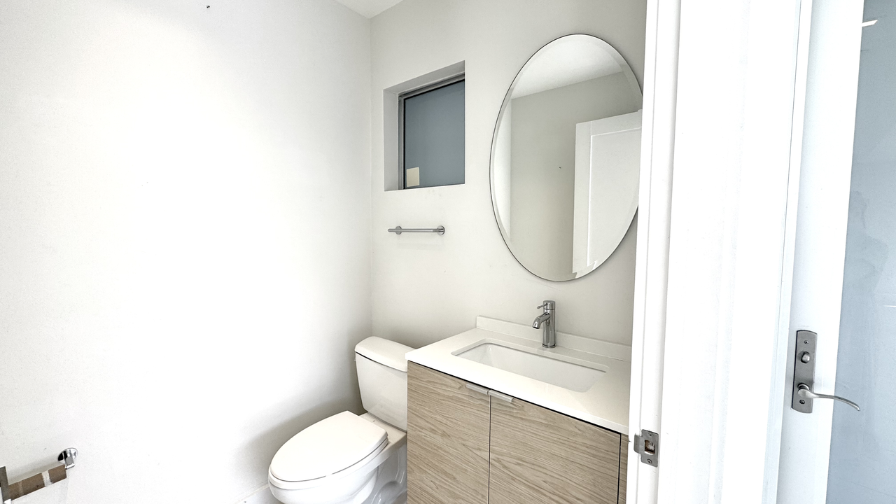 643 Jefferson Ave #11 - Photo 4 of 16