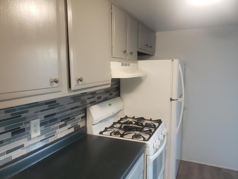816 W 59th Pl #A - Photo 3 of 11