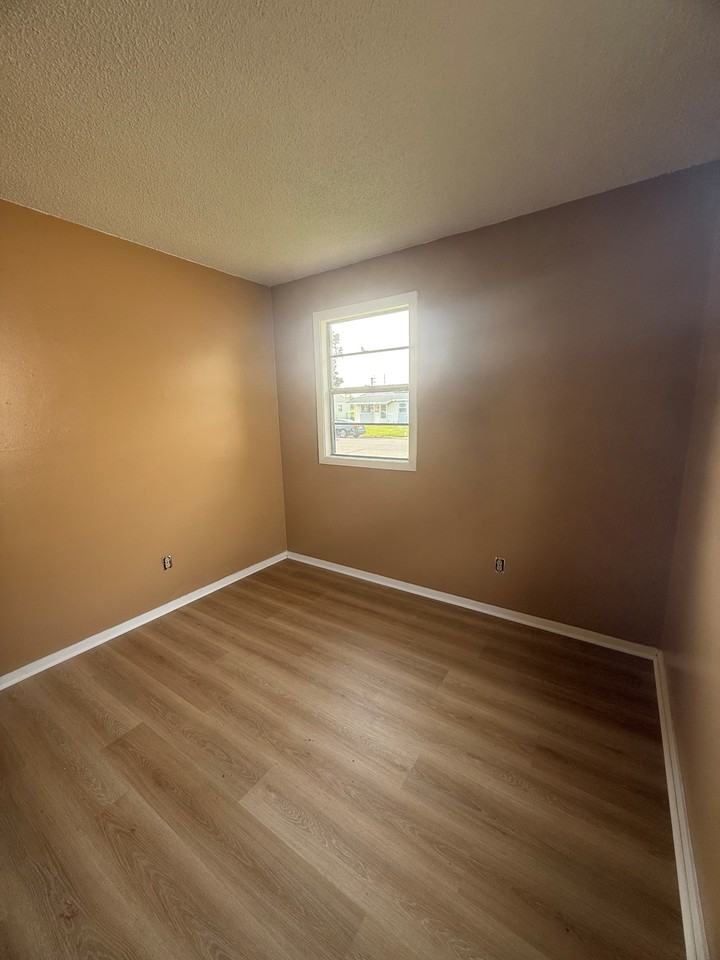 2821 E Cardinal Dr - Photo 7 of 8