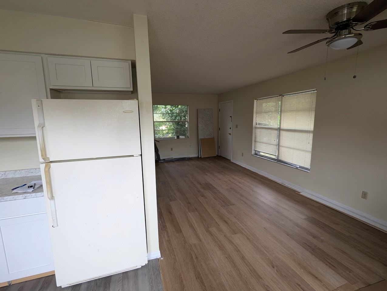 1110 N Hampton Ave - Photo 3 of 9