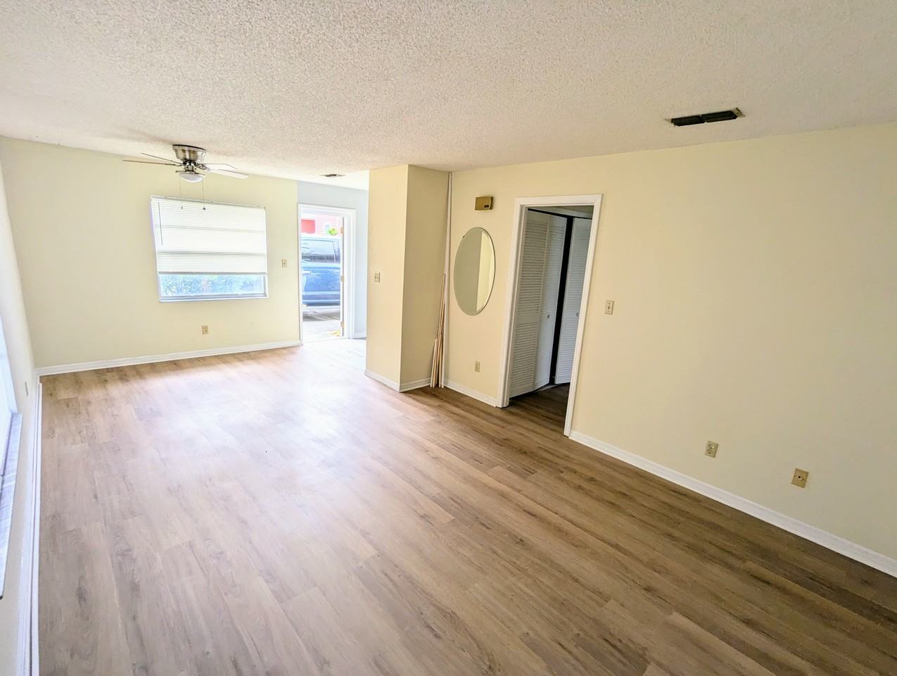 1110 N Hampton Ave - Photo 5 of 9