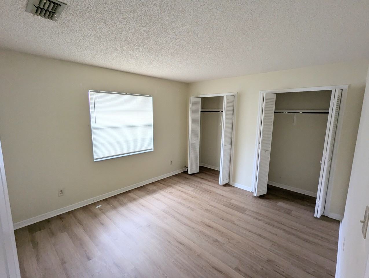 1110 N Hampton Ave - Photo 6 of 9