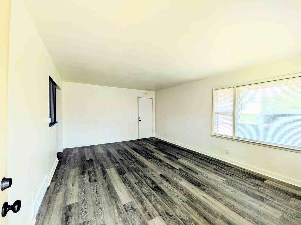 2705 Canterbury Ln #2704 - Photo 4 of 10