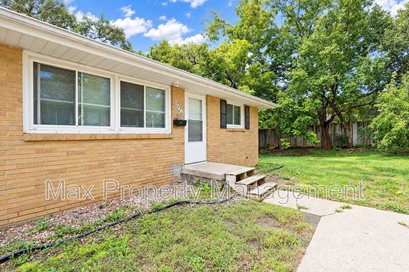 3426 Sw 8th St - Photo 3 of 17