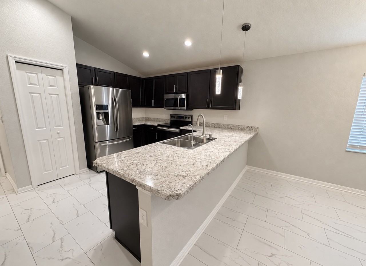 839 Orleans Dr - Photo 2 of 10