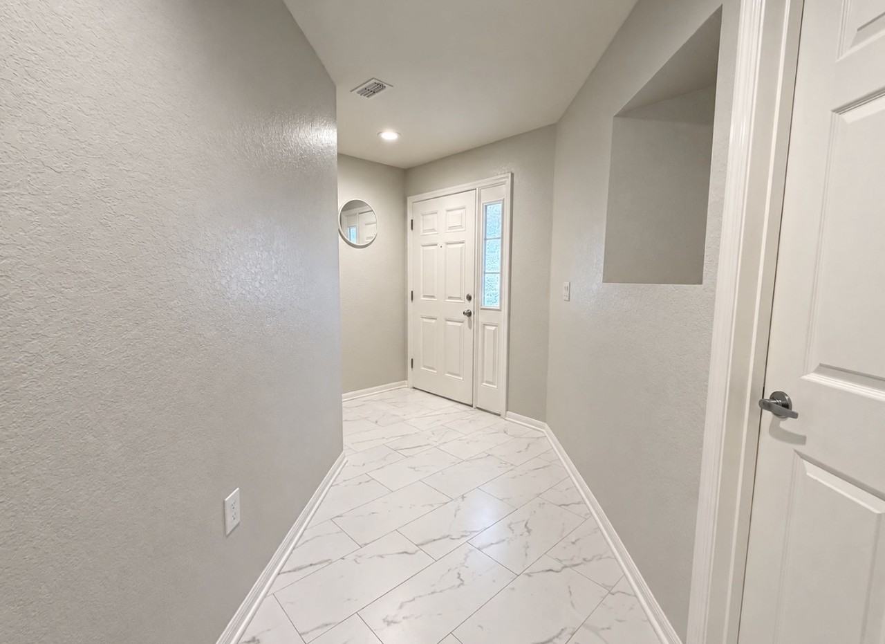 839 Orleans Dr - Photo 3 of 10