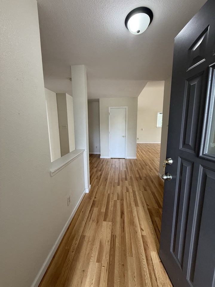 8428 Ligonier Dr - Photo 3 of 8
