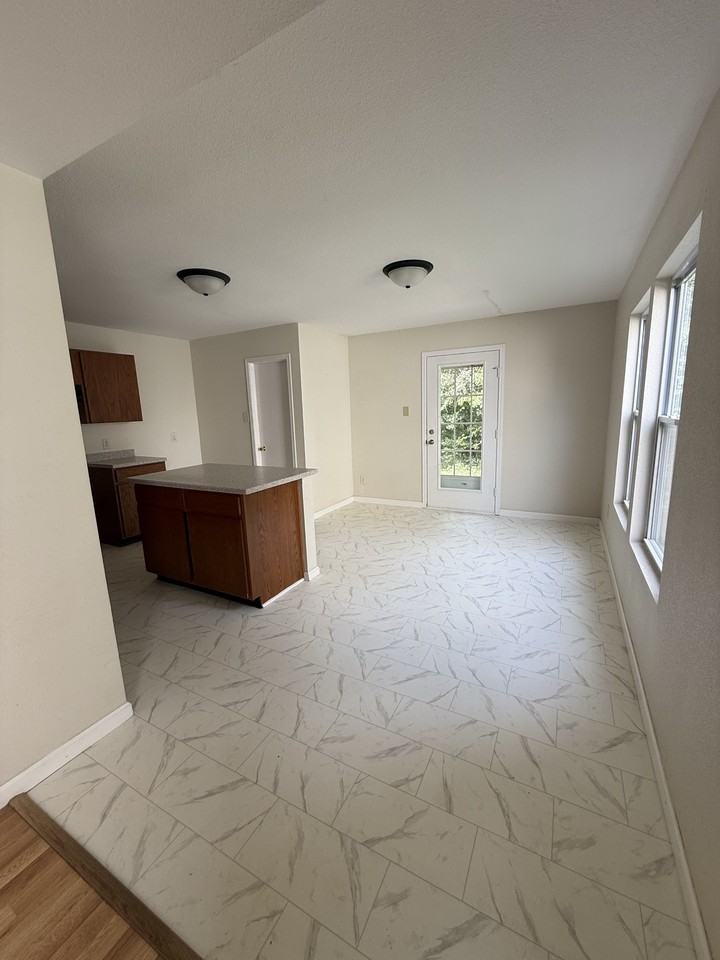 8428 Ligonier Dr - Photo 4 of 8