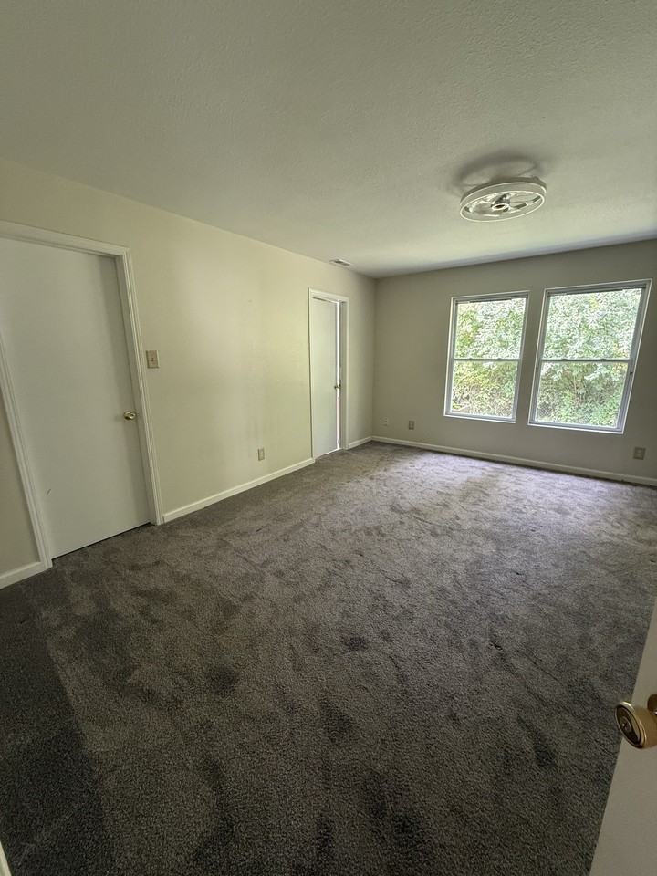 8428 Ligonier Dr - Photo 6 of 8