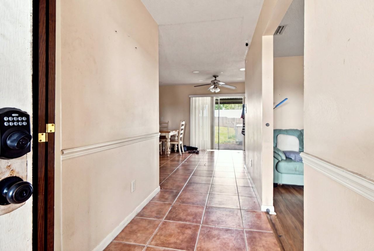 3524 Lori Ln S - Photo 2 of 21
