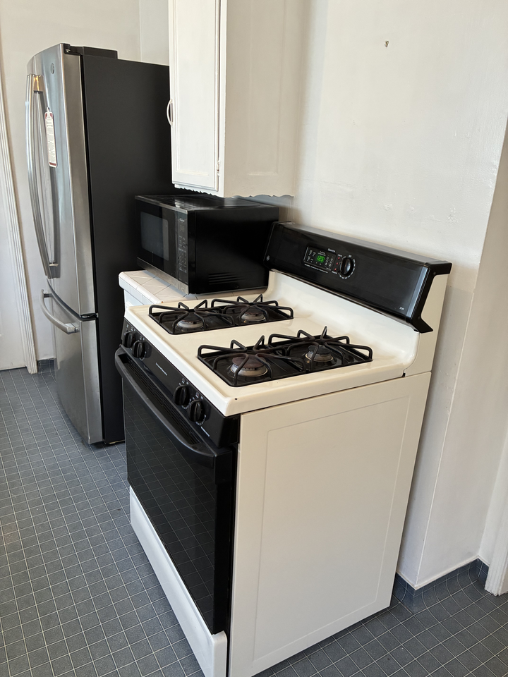232 W Fairview Blvd - Photo 4 of 10