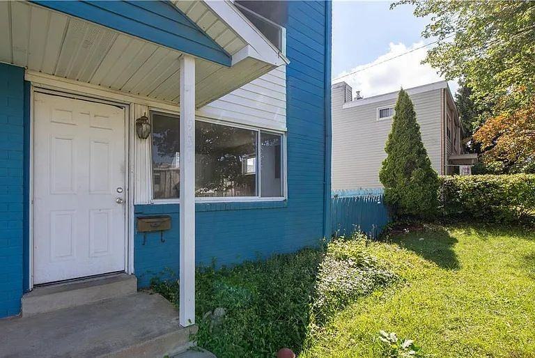 1931 S Hall St - Photo 2 of 28