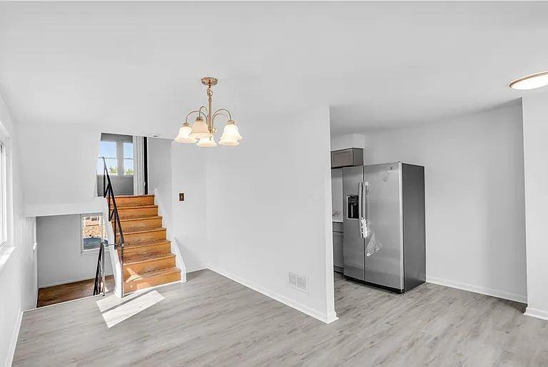 1931 S Hall St - Photo 6 of 28