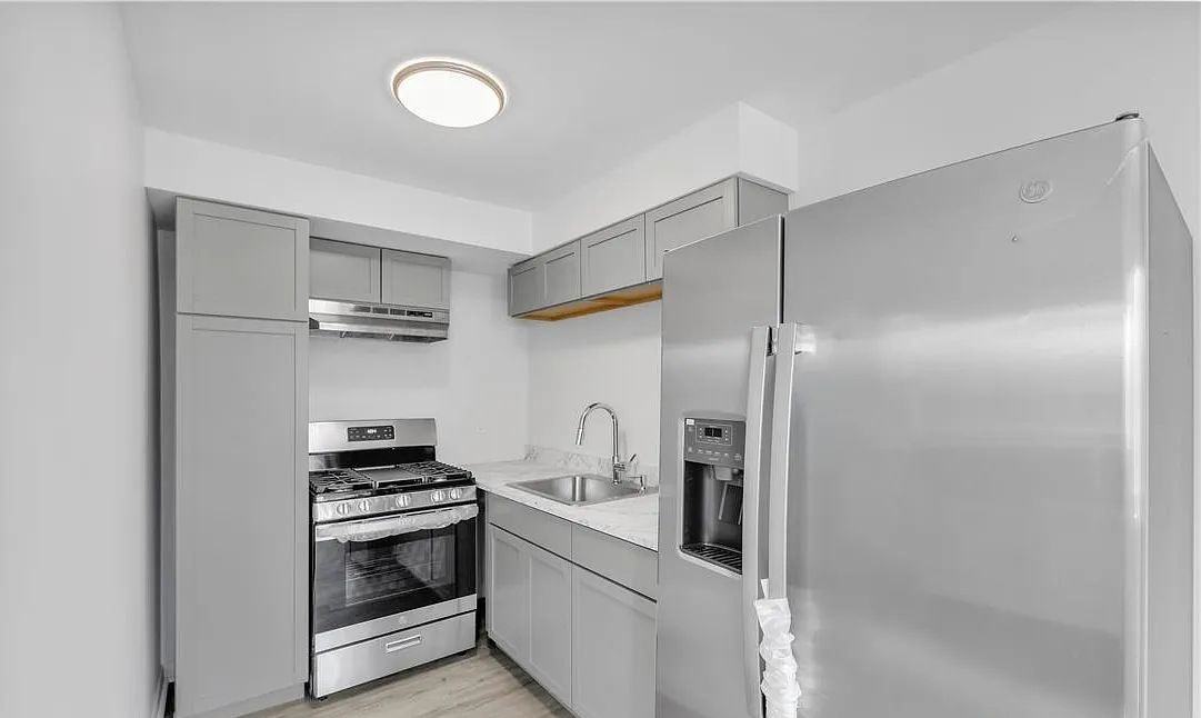 1931 S Hall St - Photo 7 of 28