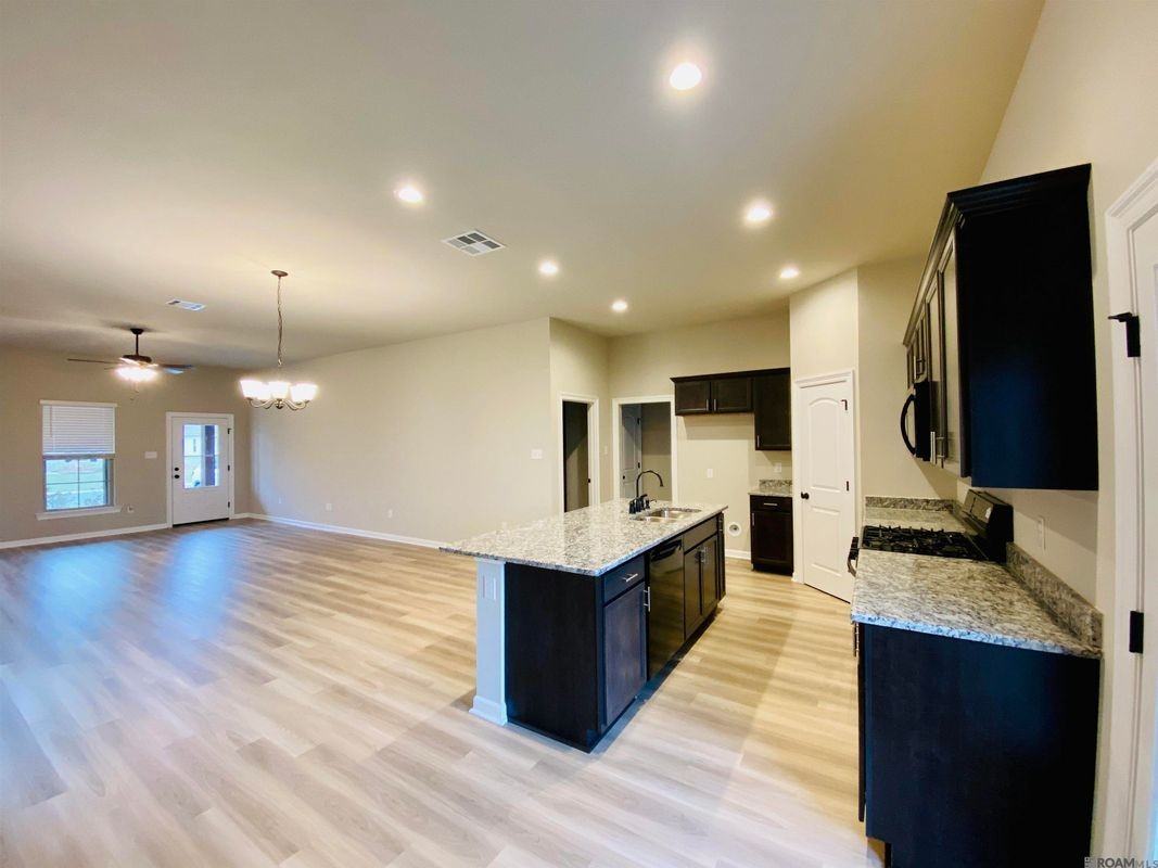 23161 Wilton Dr - Photo 4 of 16