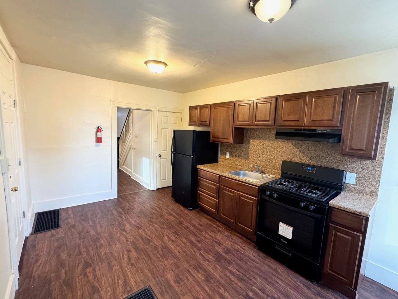 574 Pershing Ave - Photo 3 of 8