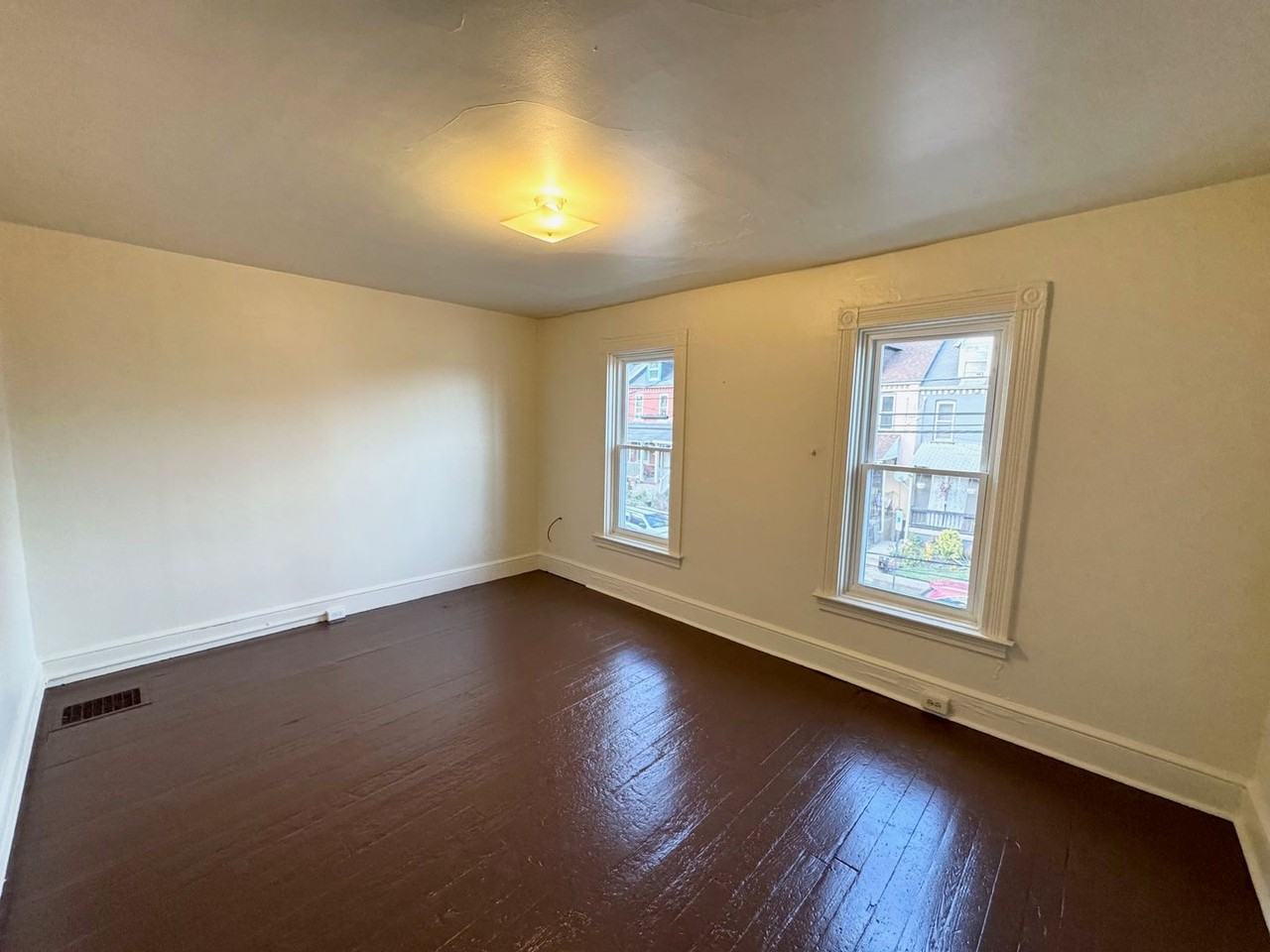 574 Pershing Ave - Photo 4 of 8