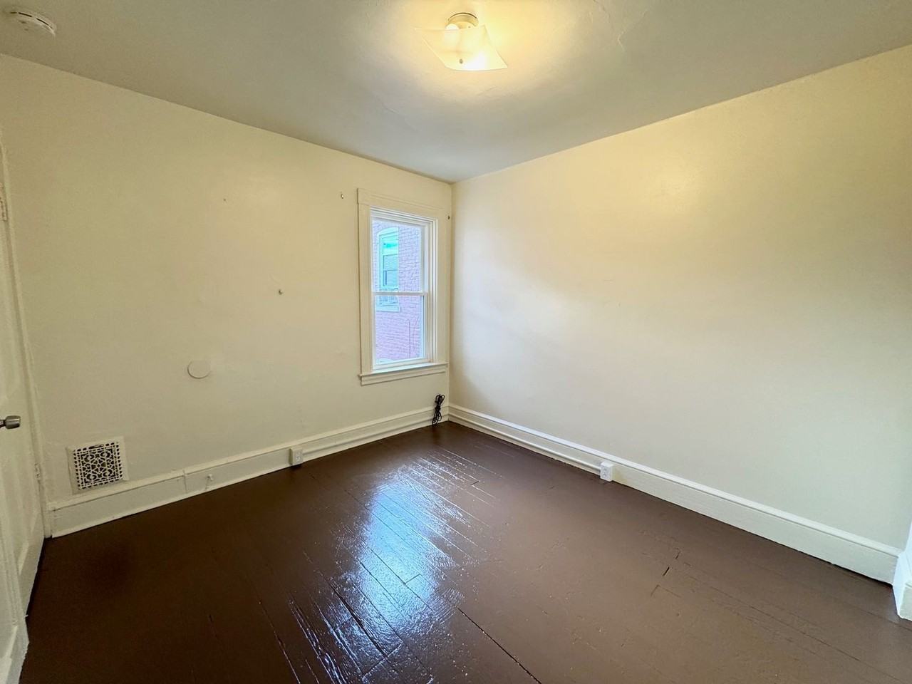 574 Pershing Ave - Photo 5 of 8