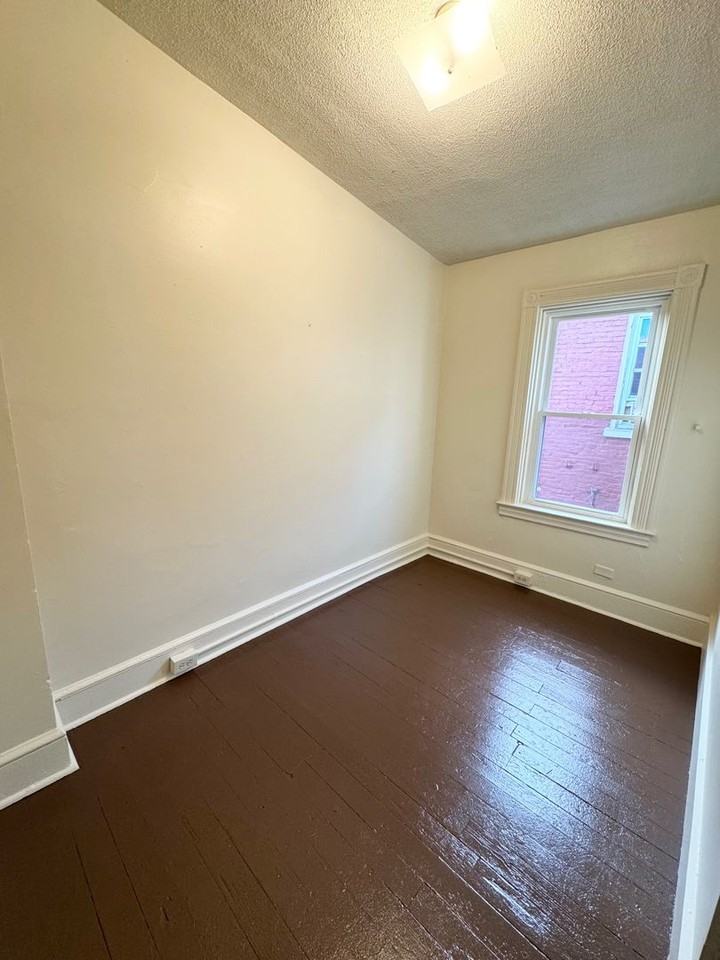 574 Pershing Ave - Photo 6 of 8