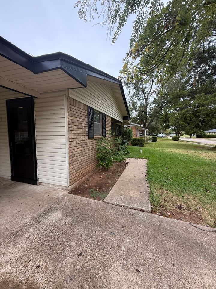 4222 Parkway Dr - Photo 5 of 42