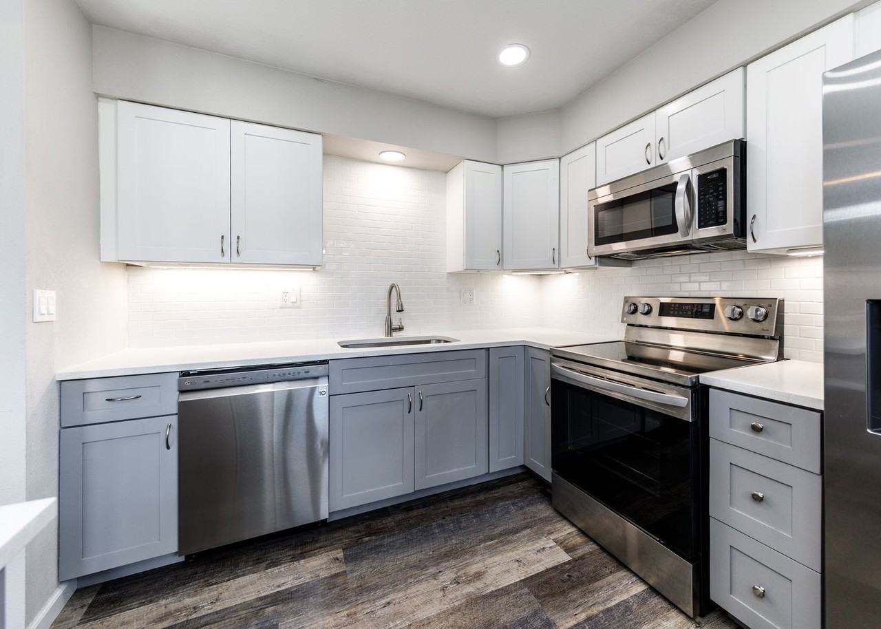2275 Montebello Dr W - Photo 2 of 50