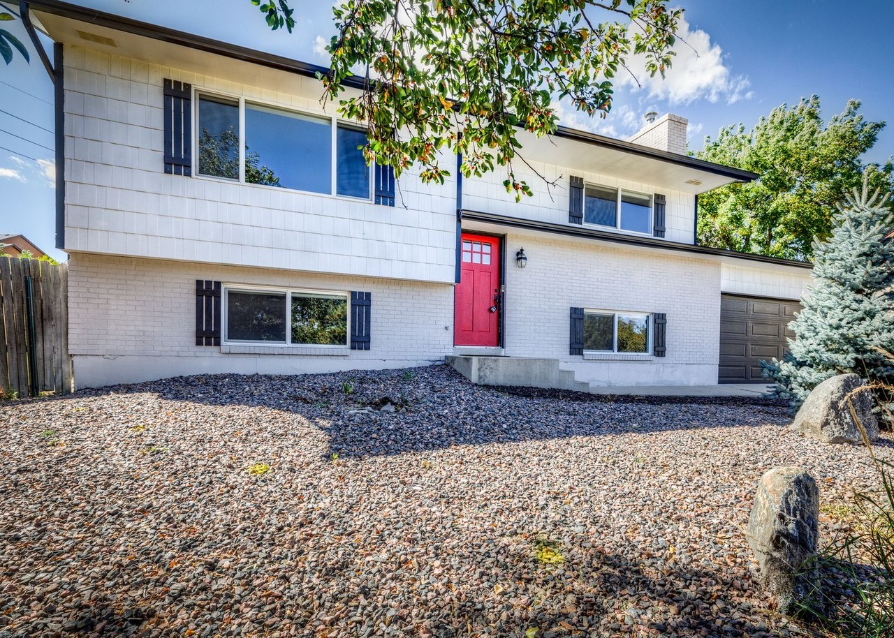 2275 Montebello Dr W - Photo 6 of 50