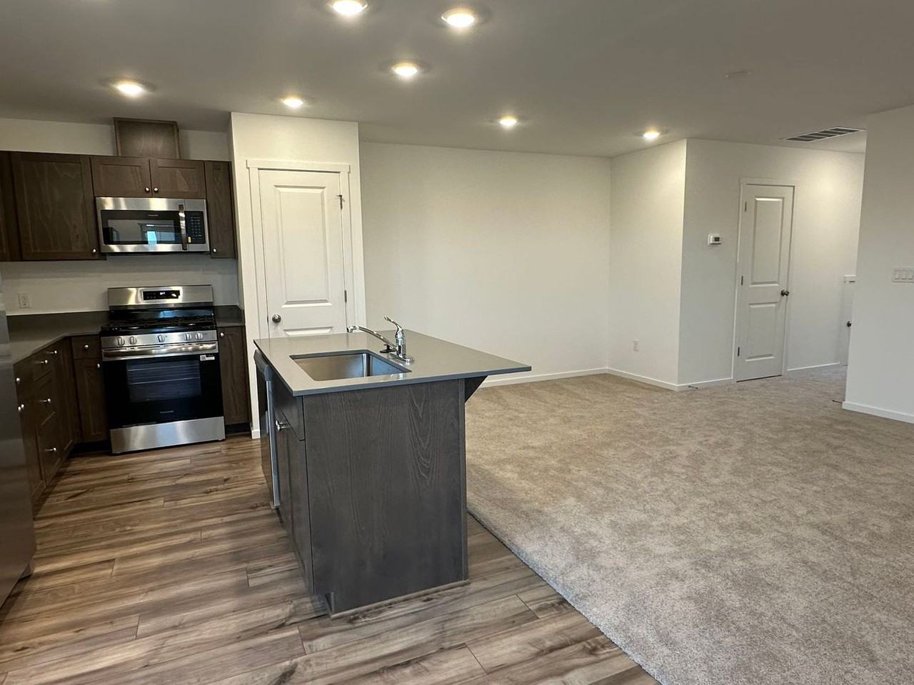 1240 Nolan Ave Se - Photo 4 of 13