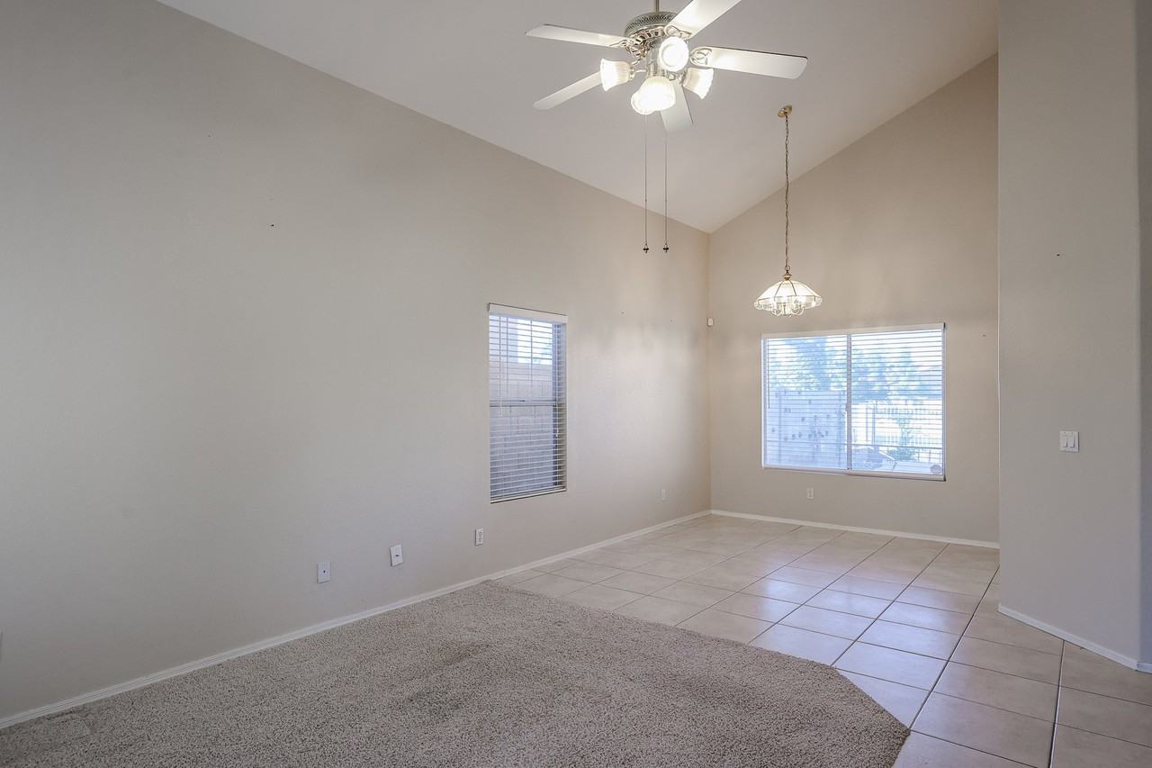7804 W Julie Dr - Photo 4 of 50