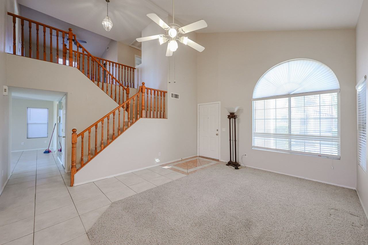 7804 W Julie Dr - Photo 7 of 50