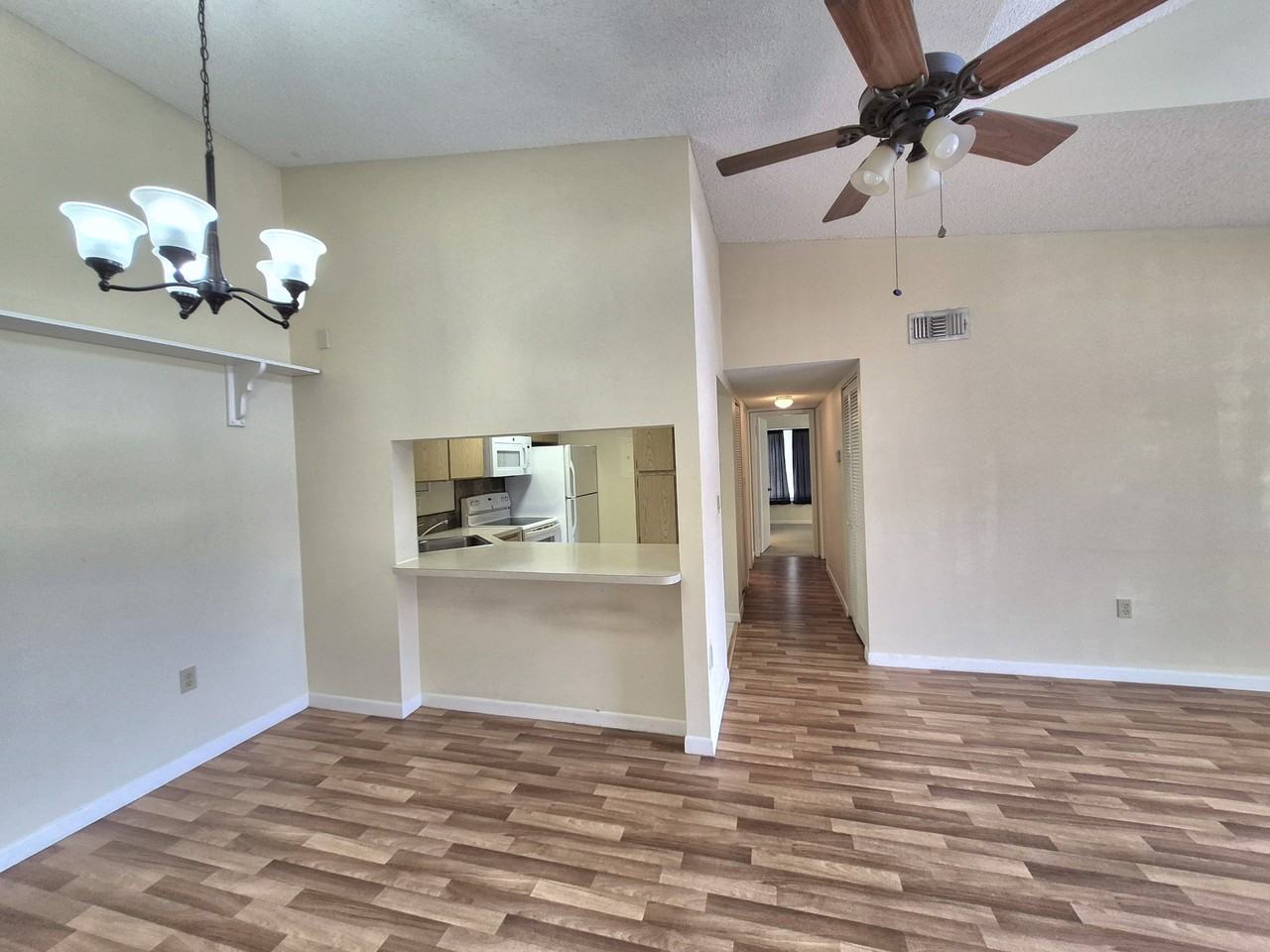 1344 Pine Ridge Cir E - Photo 5 of 32