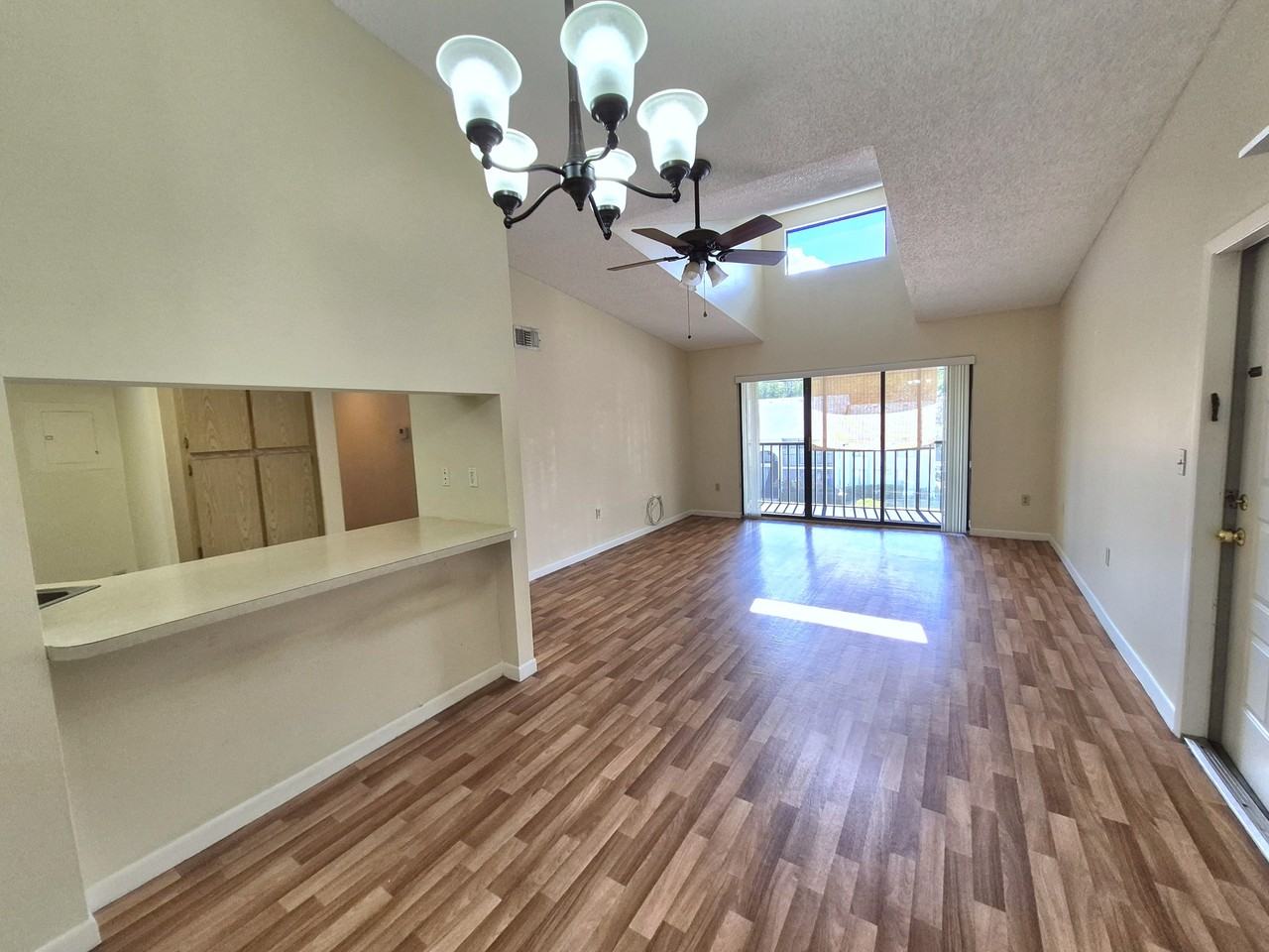 1344 Pine Ridge Cir E - Photo 7 of 32