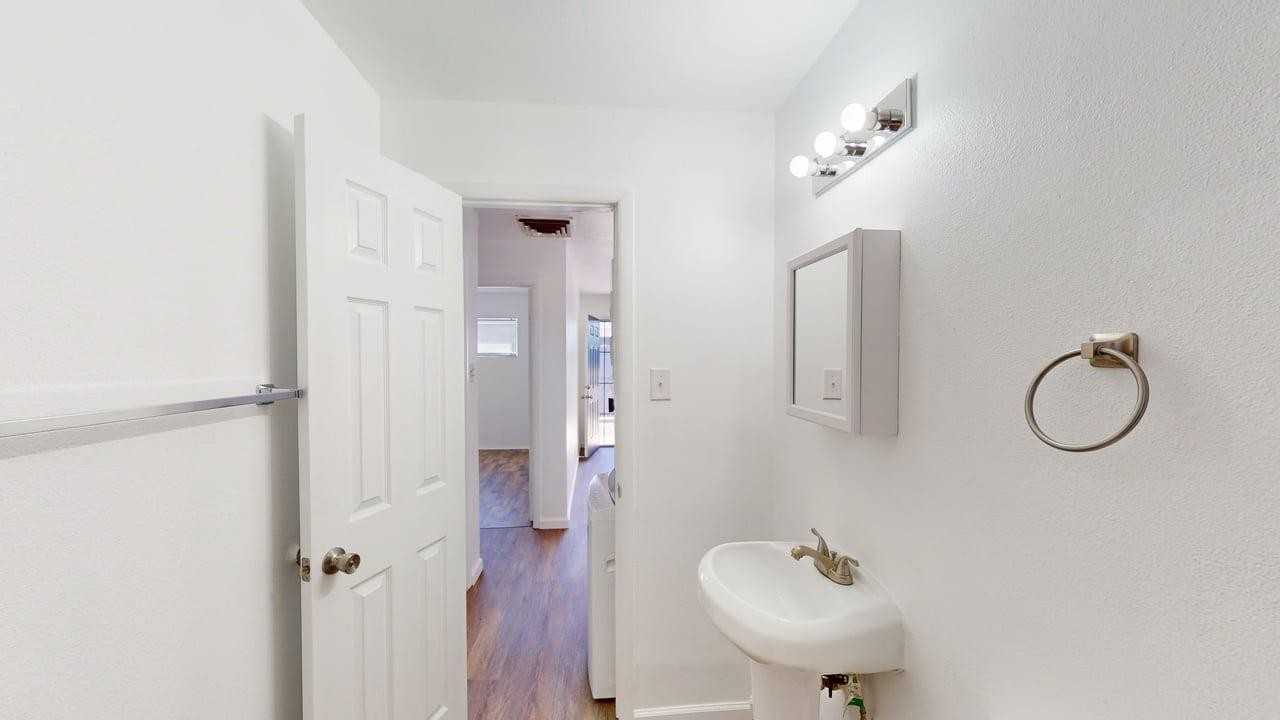 3413 Eastern Ave Se - Photo 6 of 22