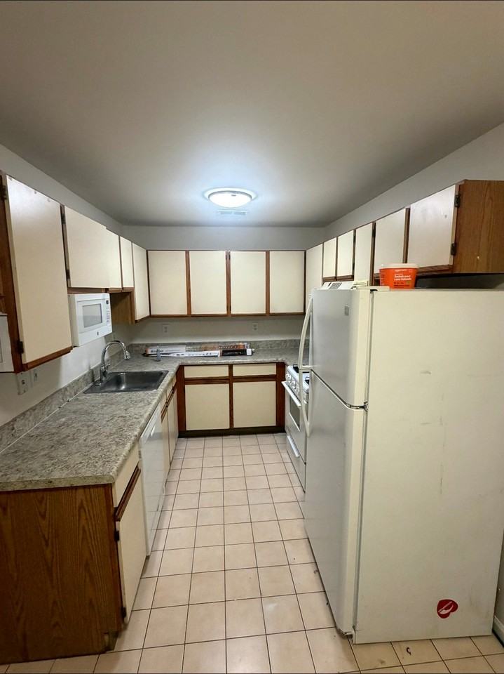 107 Stratford Pl #107 - Photo 3 of 7