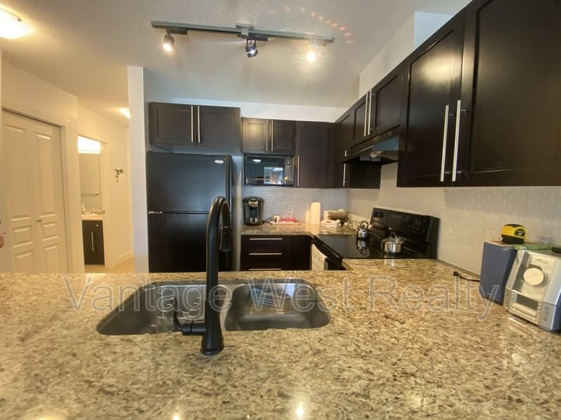 1000 Sunset Dr - Photo 4 of 23